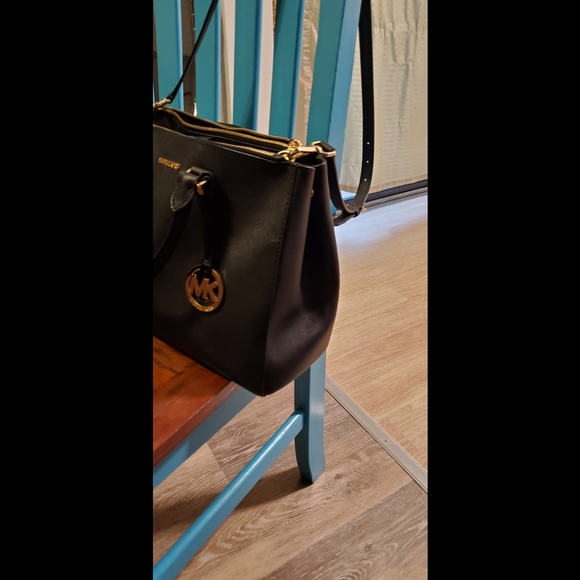 Michael Kors Purse - Picture 6 of 8